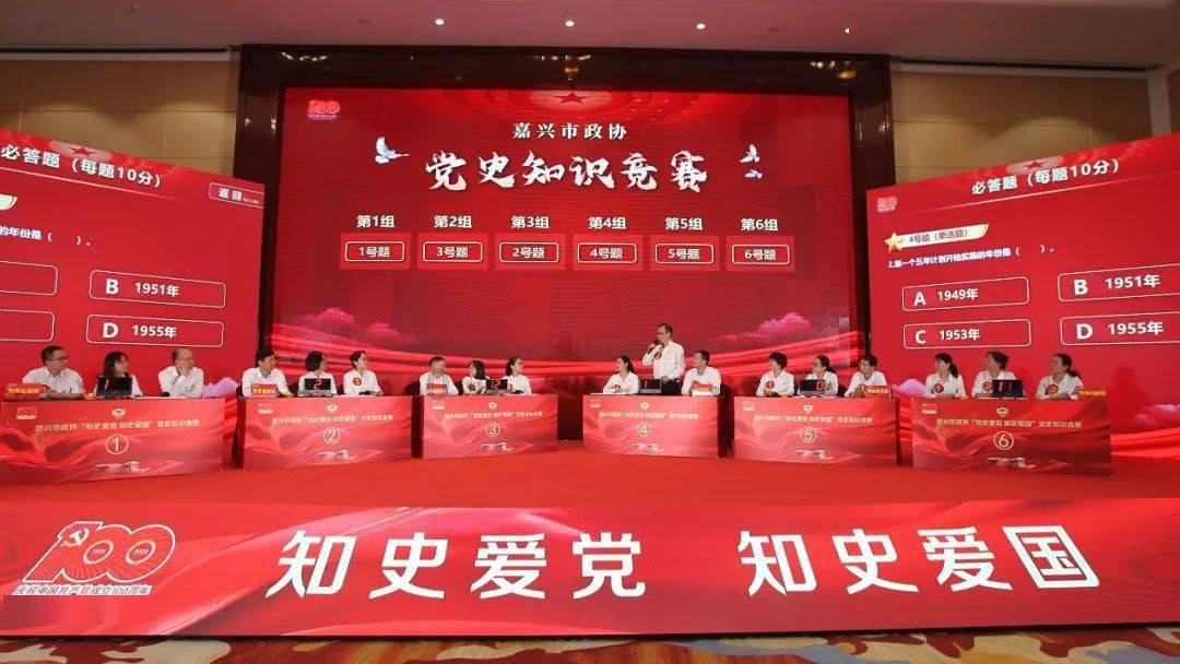 紫色内搭怎么搭配